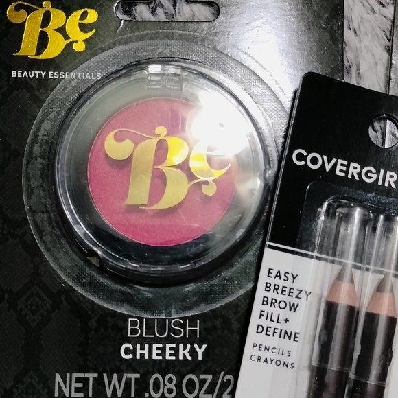 Make-Up Bundle - Picture 2 of 6